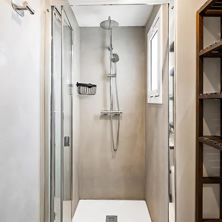 Charming 1br With Terrace Near El Carmel Barcelona